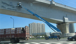 高空作业平台参与上海高架桥维护！